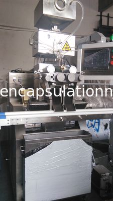 macchina di incapsulamento del gel di capacità 15kg/H in pieno automatica per liquido/capsula